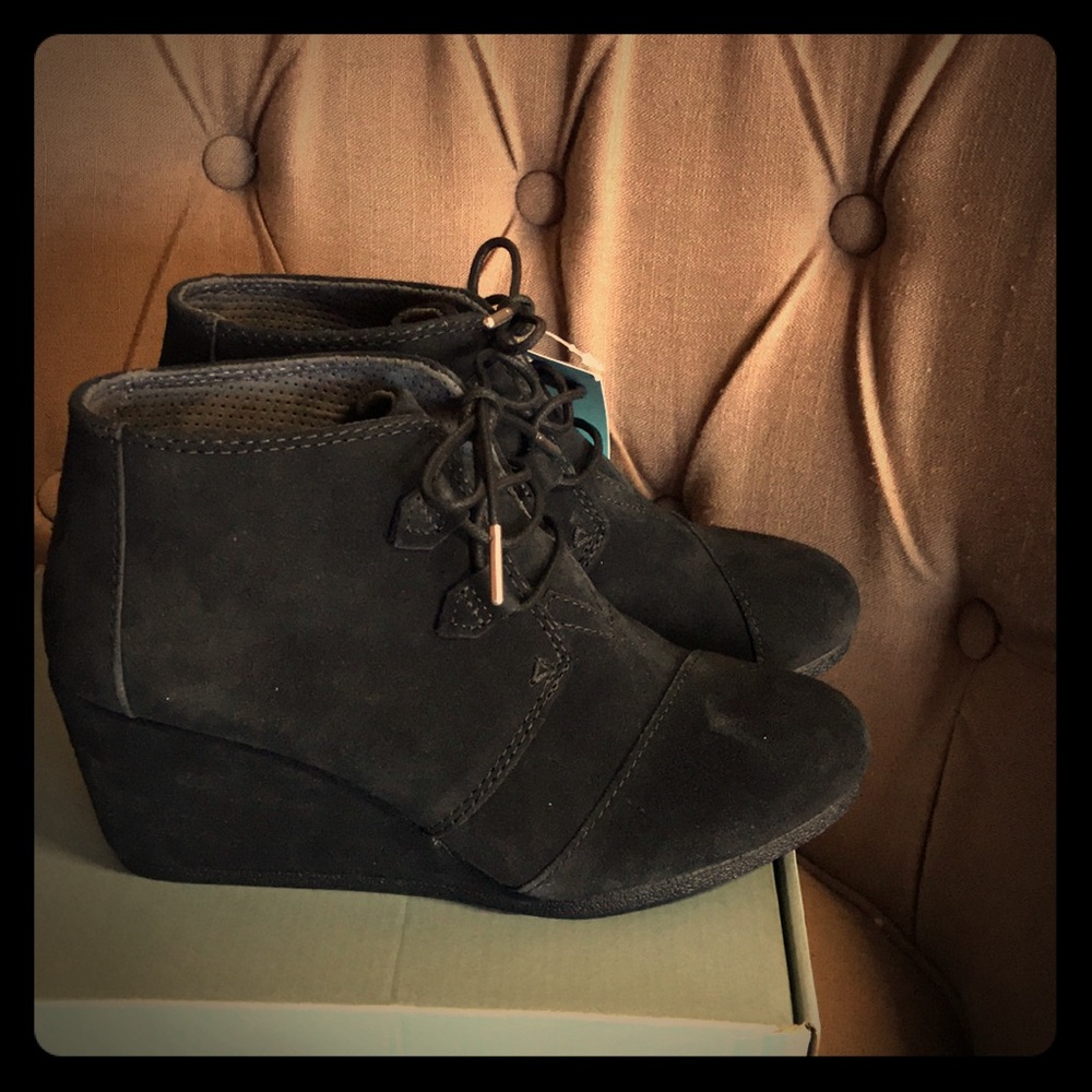 Women’s Tom’s Black Suede Boots, Size 9, NWB